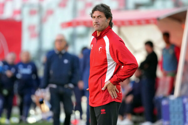 IPA89884244 - coach Massimo Rastelli of SSC Bari during Bari vs Crotone, Italian football Serie C match in Bari, Italy, October 18 2026