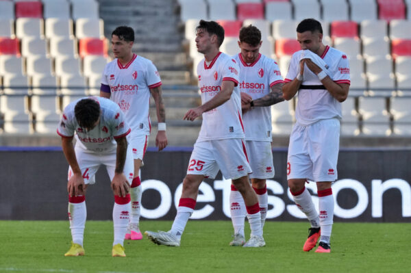 IPA89916574 - the SSC Bari players disappointed during Bari vs Crotone, Italian football Serie C match in Bari, Italy, October 18 2026